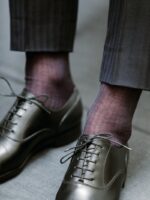 Chaussettes en fil d’Écosse gris anthracite vanisé à rayures aubergine