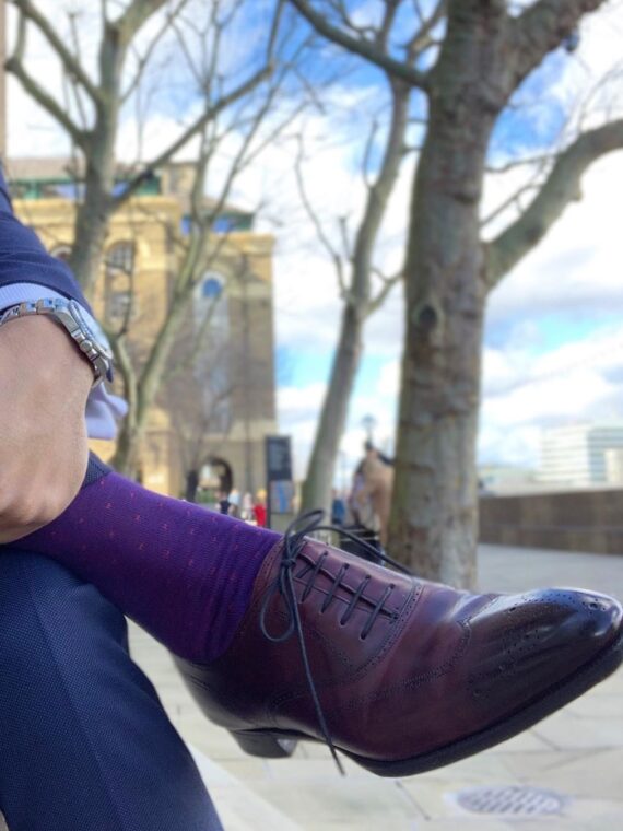 Chaussettes en fil d’Écosse violet à pois rouges