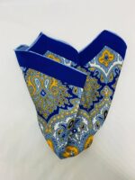 Pochette de costume bleu marine et jaune Paisley en soie