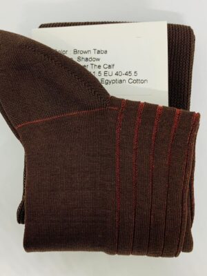 Chaussettes en fil d’Écosse marron taba vanisé à rayures rouges (2)